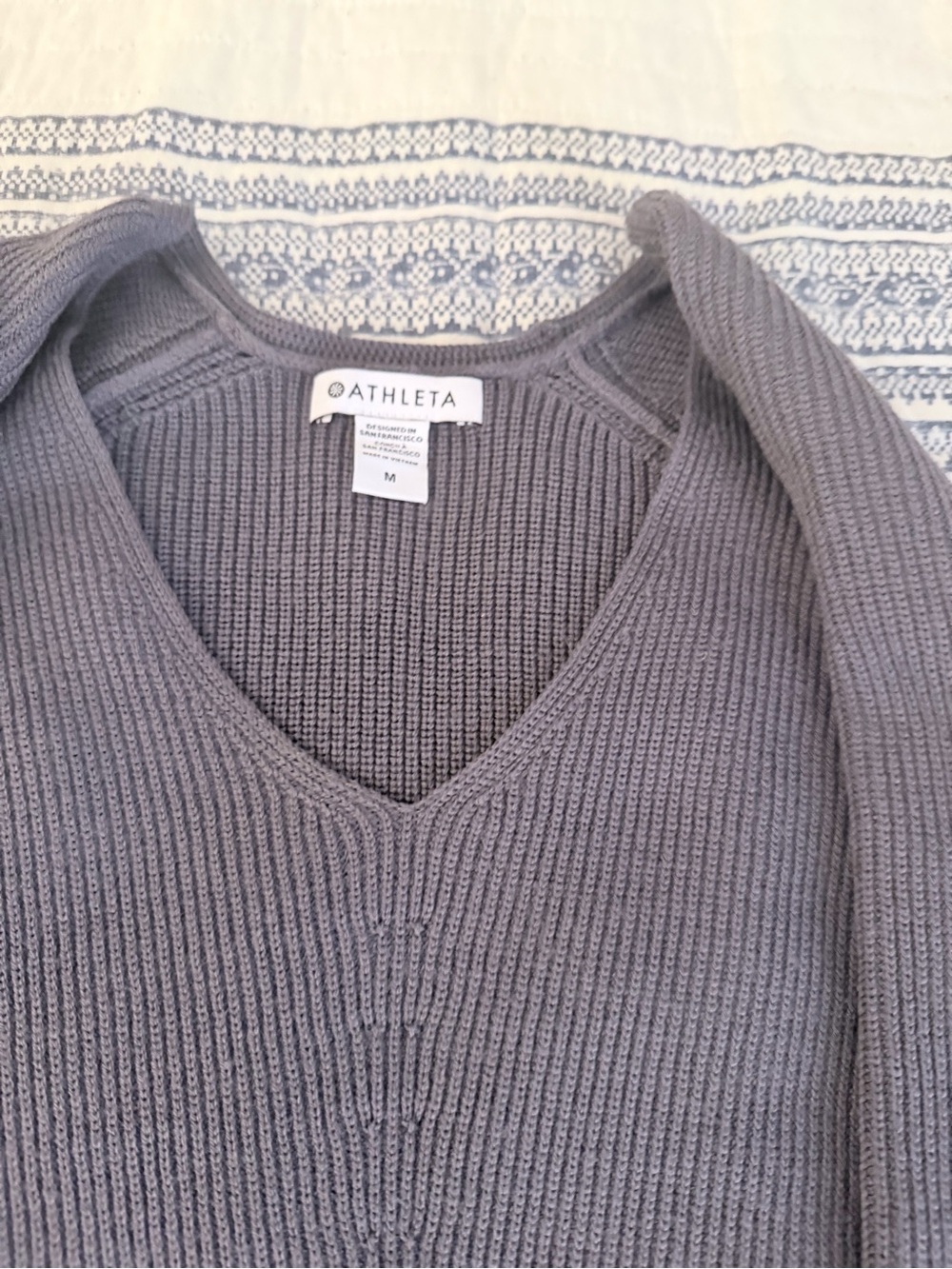Athleta Women's light purple V-Neck Knit Sweater